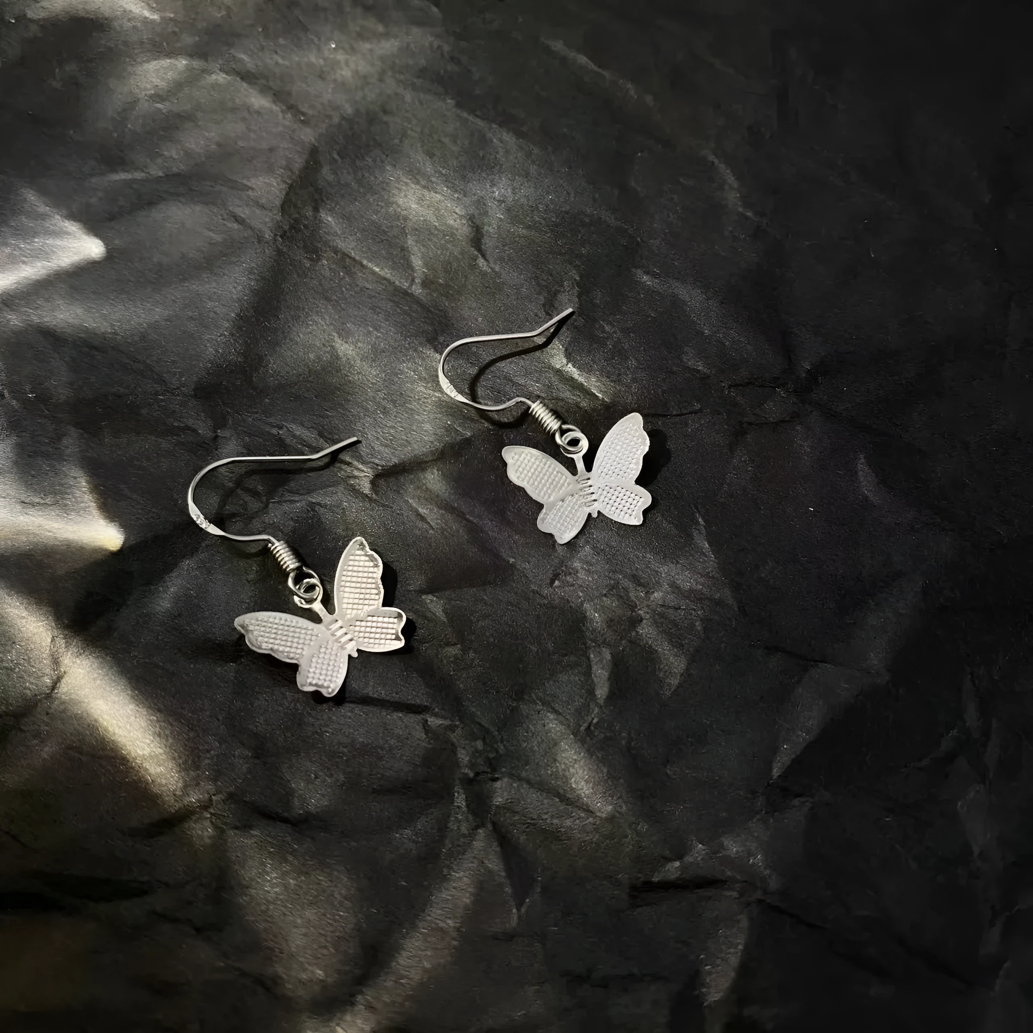 Women's alloy butterfly earrings with electroplating finish, butterfly motif, fashion OL style, butterfly earrings colour