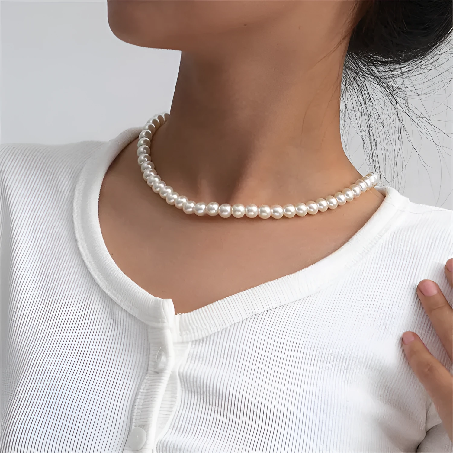 White round alloy pendant necklace for women on a plain background