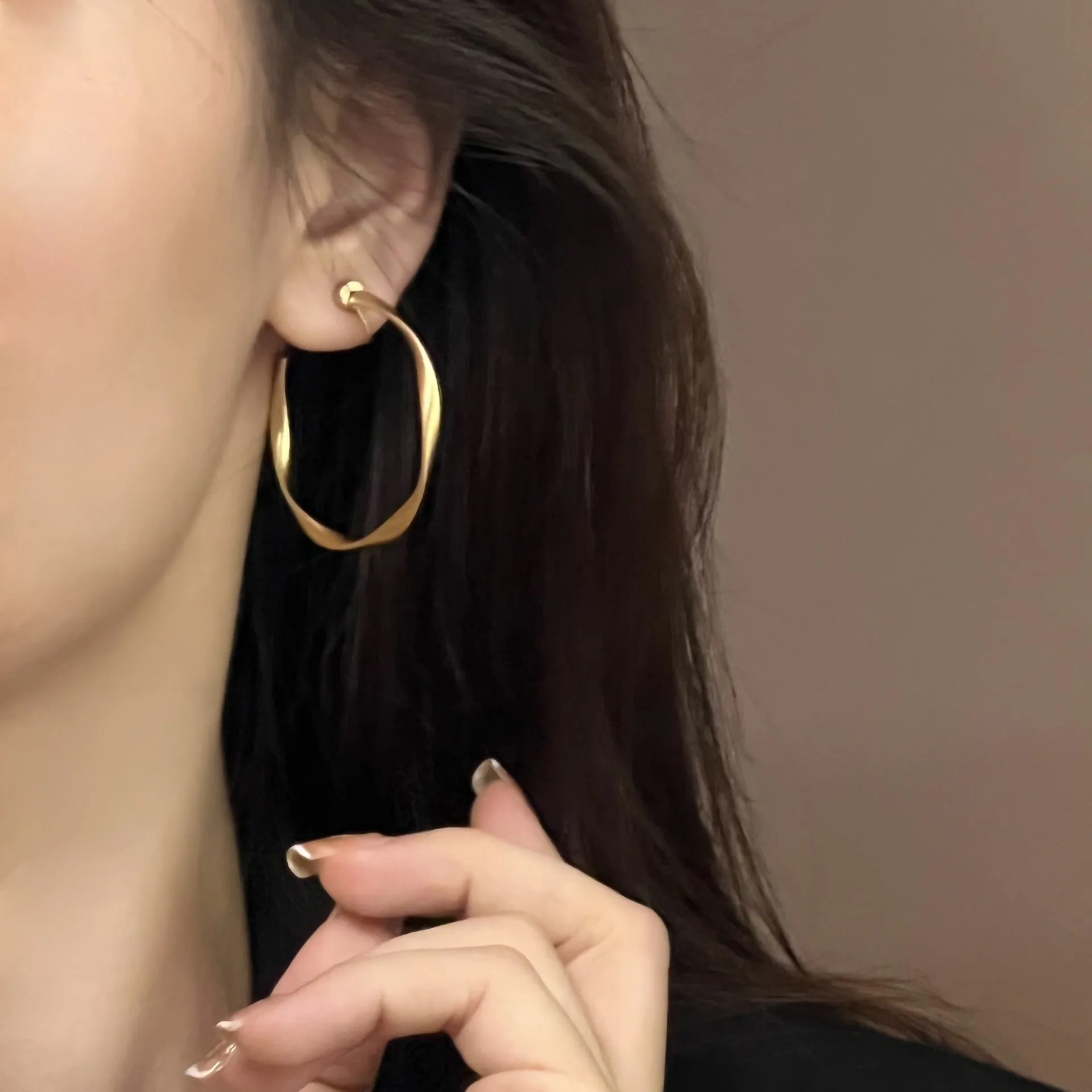 Rotatable circle mosquito coil ear clip in matte gold with rubber pads for women