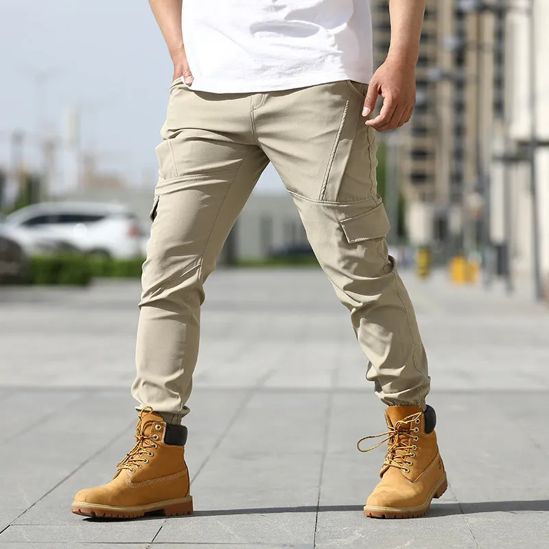 Men's multi-pocket cargo pants in straight fit, low waist, available in khaki colour, synthetic fibre blend