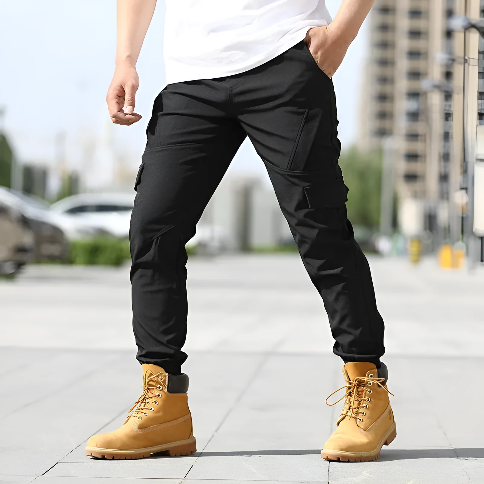 Men's multi-pocket cargo pants in straight fit, low waist, available in khaki colour, synthetic fibre blend