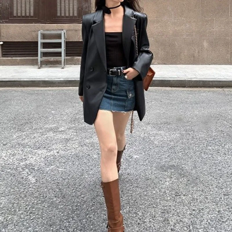 Women's loose casual coat in black with 3D effect pattern on polyester fabric