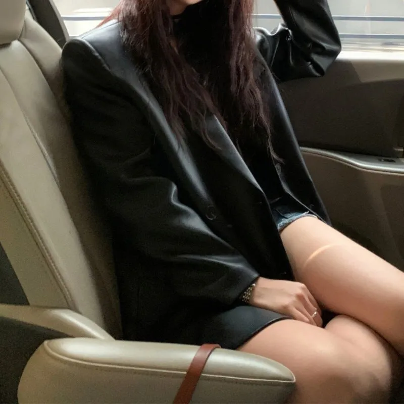 Women's loose casual coat in black with 3D effect pattern on polyester fabric