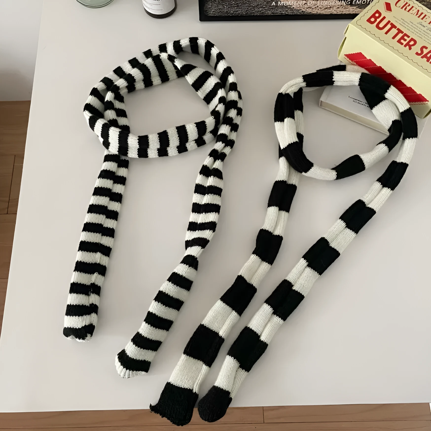 Black and white striped thickened yarn knit scarf for women and men unisex winter wear
