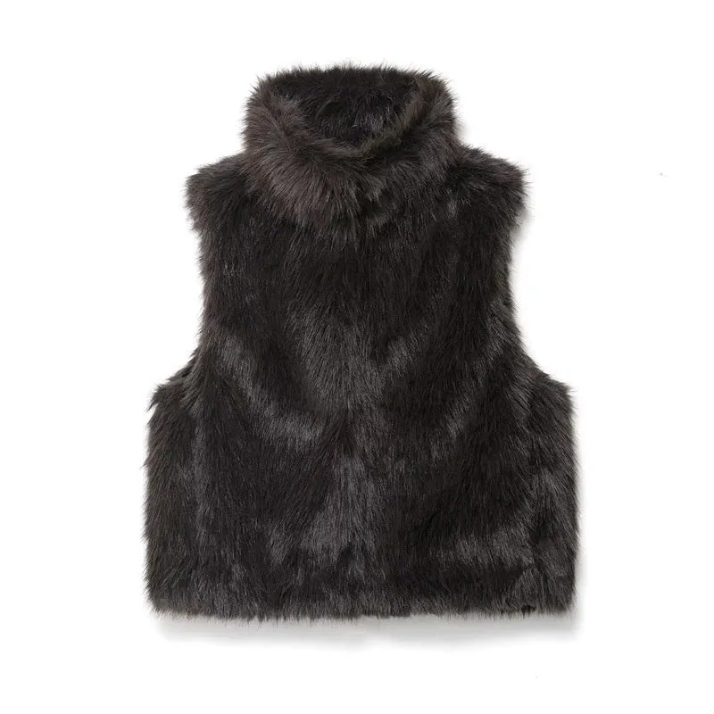 Women's loose casual faux fur vest in polyester, animal pattern, black colour, A-line style