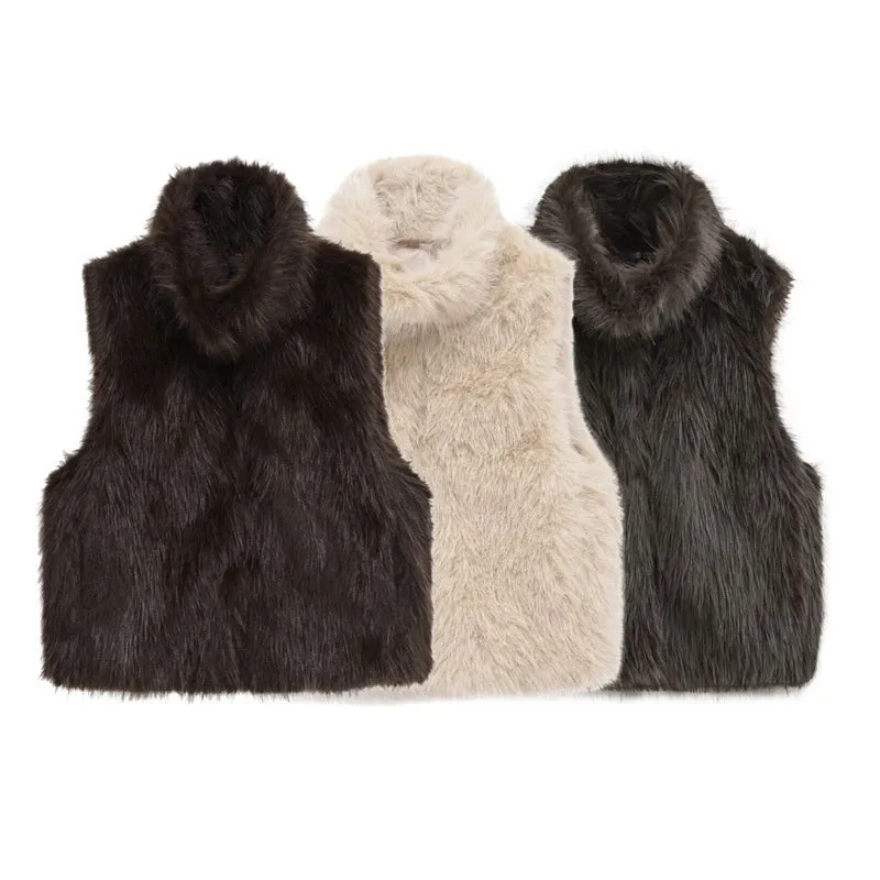 Women's loose casual faux fur vest in polyester, animal pattern, black colour, A-line style