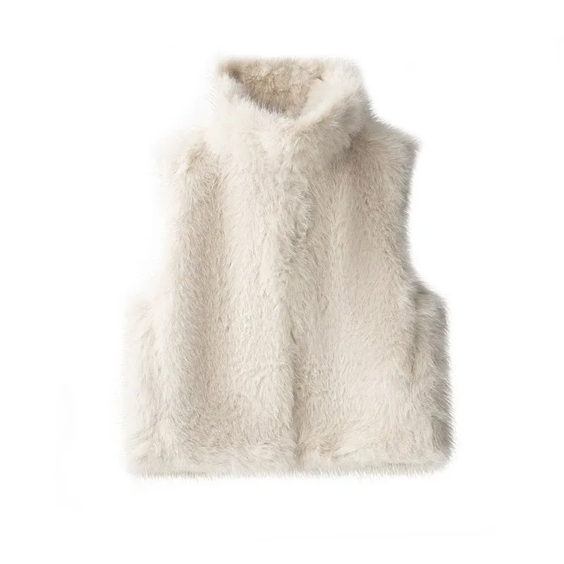 Women's loose casual faux fur vest in polyester, animal pattern, black colour, A-line style