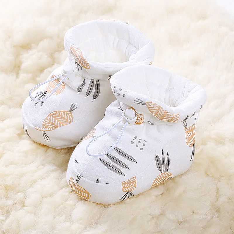 Soft cotton baby foot protector with cartoon pattern in yellow deer design, inner length 11.5cm