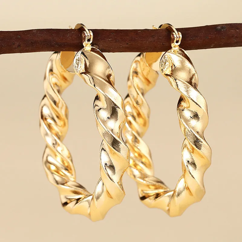 Geometric ring design ear clips for women in metallic colours with clip-on backs