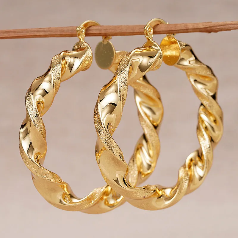 Geometric ring design ear clips for women in metallic colours with clip-on backs