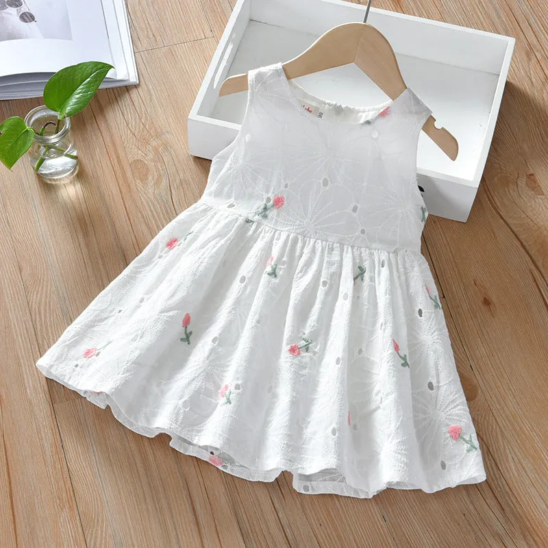Girls' summer floral hollow sleeveless vest dress with white small flower print and full skirt, cotton-lined, available in 90-140cm heights