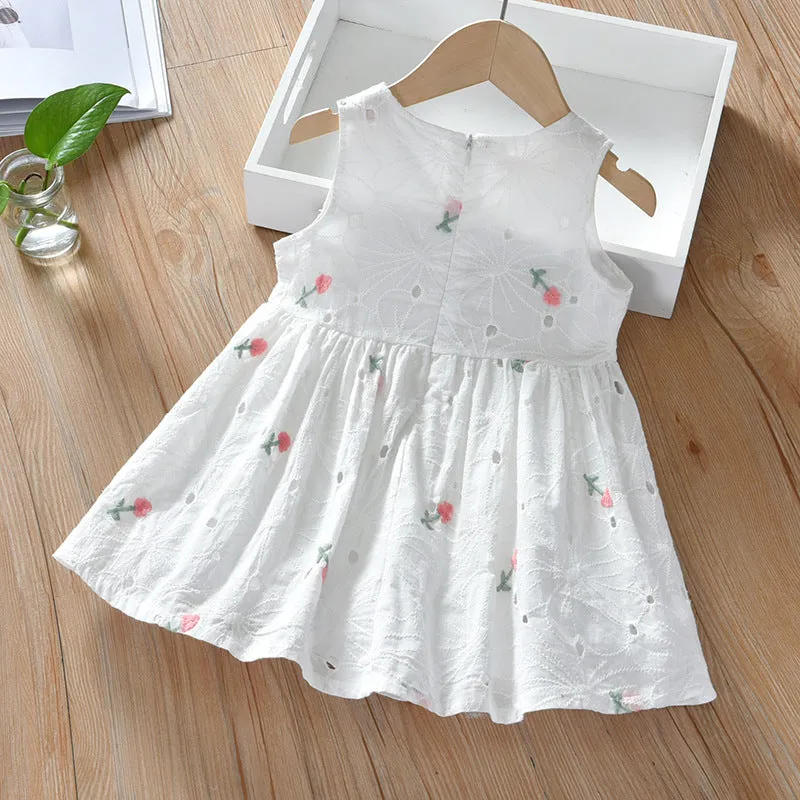 Girls' summer floral hollow sleeveless vest dress with white small flower print and full skirt, cotton-lined, available in 90-140cm heights
