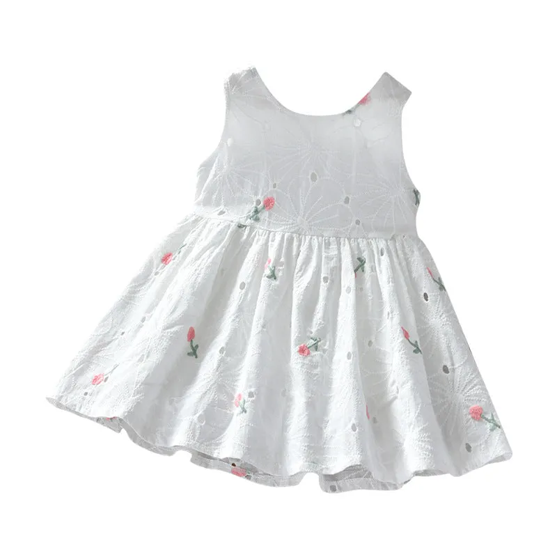 Girls' summer floral hollow sleeveless vest dress with white small flower print and full skirt, cotton-lined, available in 90-140cm heights