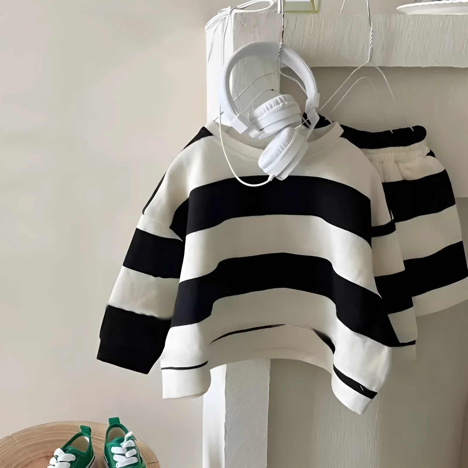 Boy and girl striped fleece and shorts two-piece set in black and green polyester
