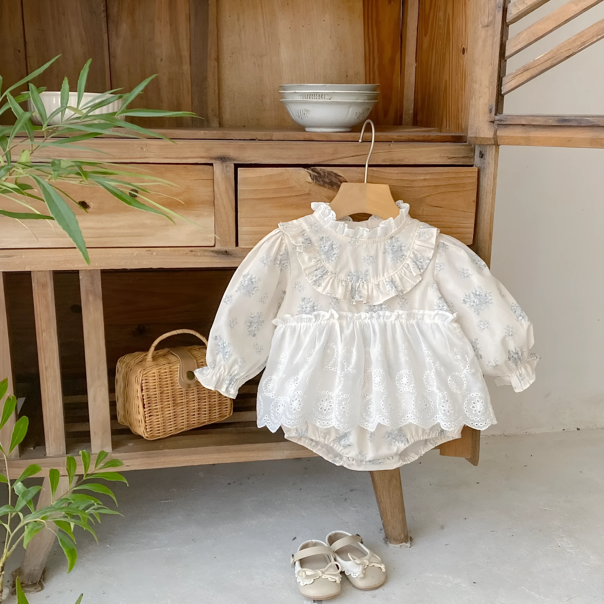 Apricot cotton baby bodysuit jumpsuit with sweet cutout lace print, triangle pullover style suitable for 66cm to 100cm height