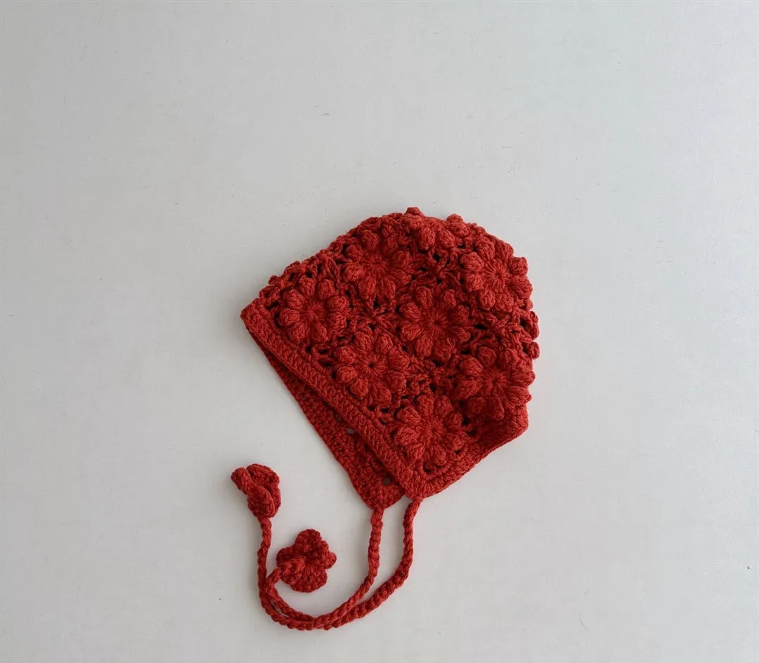 Breathable lace-up earflap winter hat for girls in beige with dome crown and jacquard weave