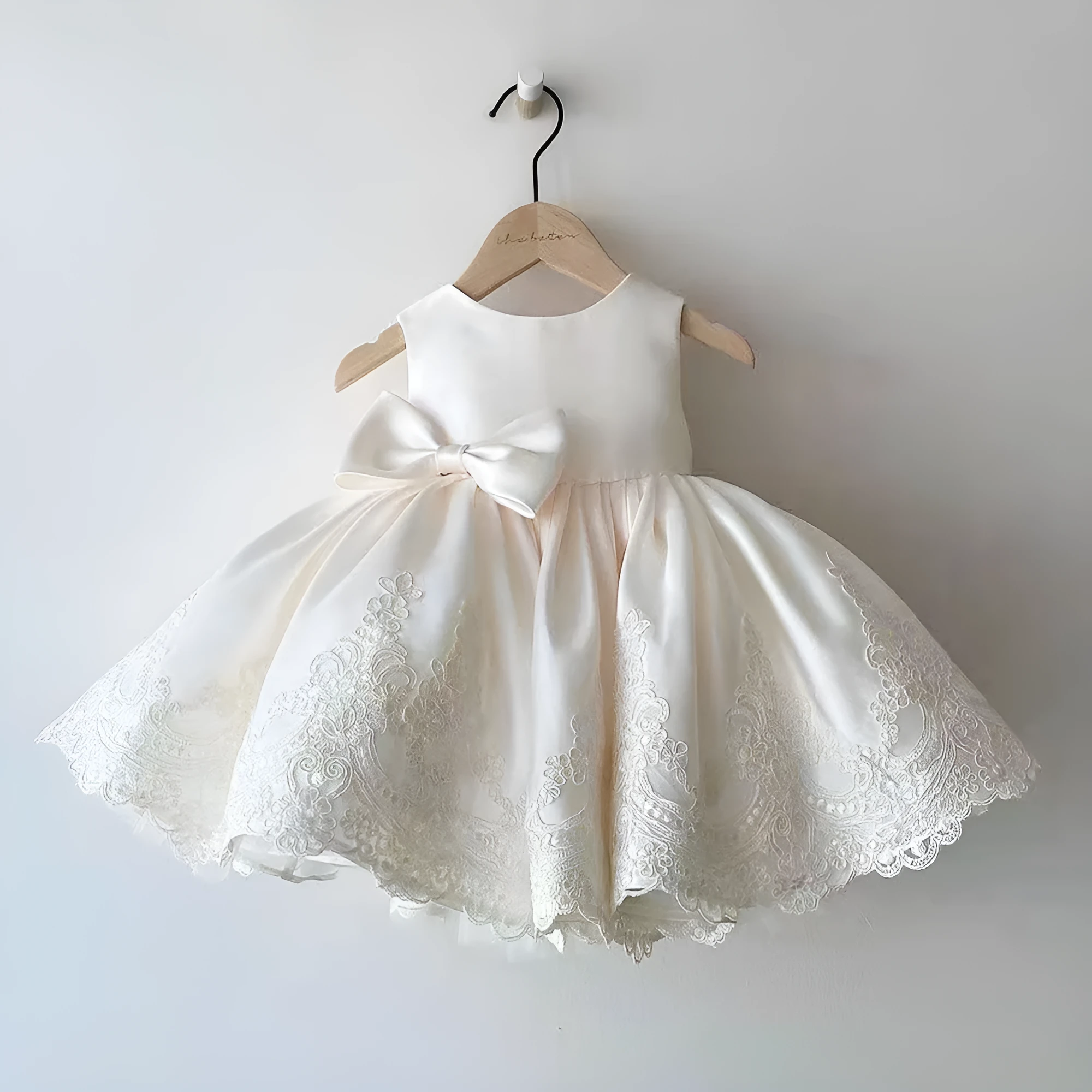 Baby flower girl dress in white with large big bow, princess style, 80-140cm polyester