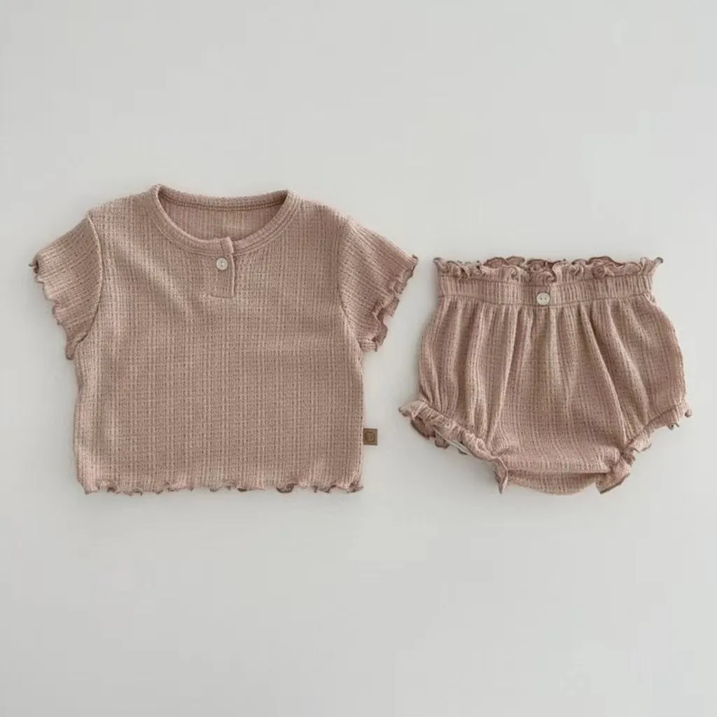 Cotton baby two-piece set with short sleeve top and shorts in light pink