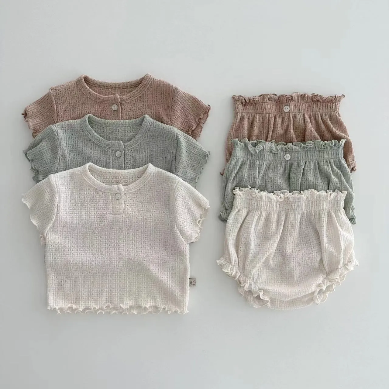 Cotton baby two-piece set with short sleeve top and shorts in light pink
