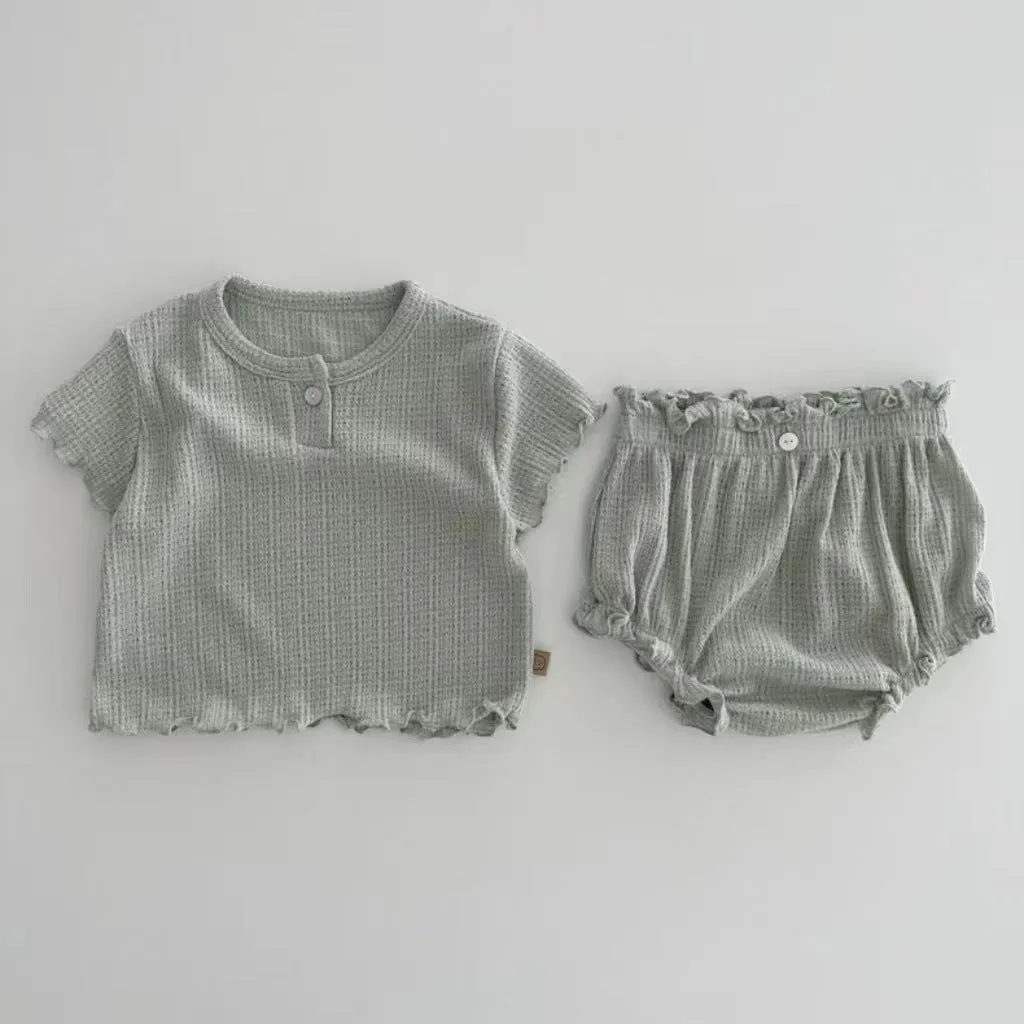 Cotton baby two-piece set with short sleeve top and shorts in light pink