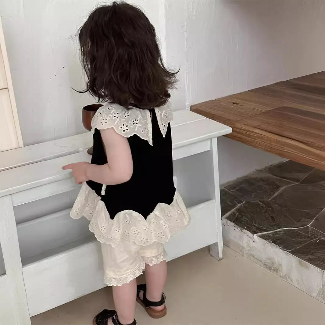 Girls cotton ruffled short sleeve blouse and shorts two-piece suit in apricot with cartoon flower print