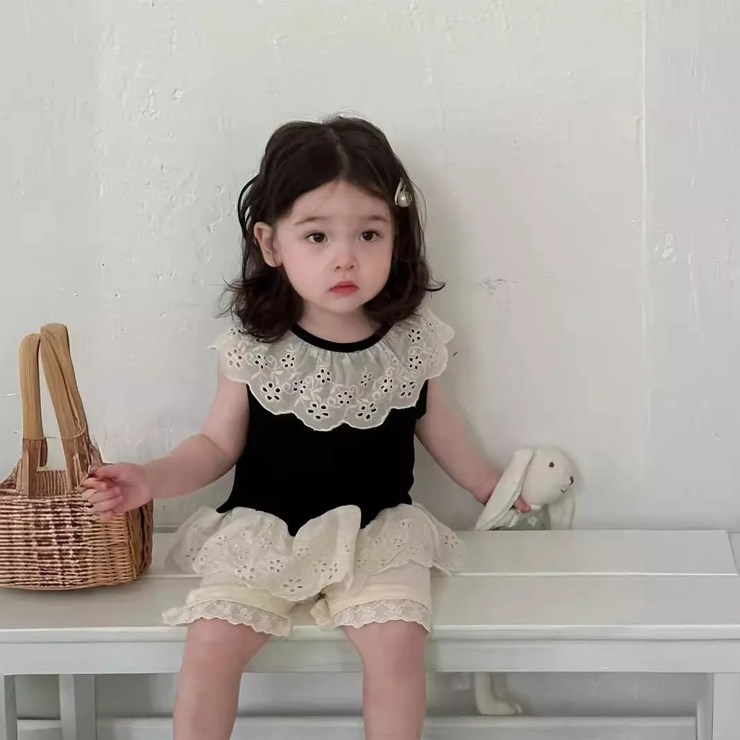 Girls cotton ruffled short sleeve blouse and shorts two-piece suit in apricot with cartoon flower print