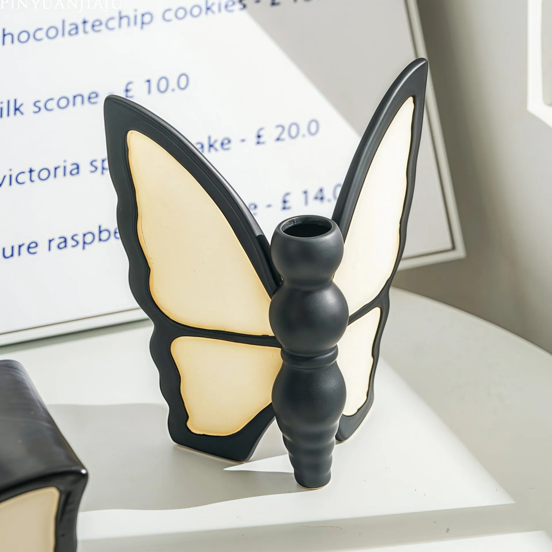Ceramic butterfly vase and matching tissue box set with light luxury design for living rooms