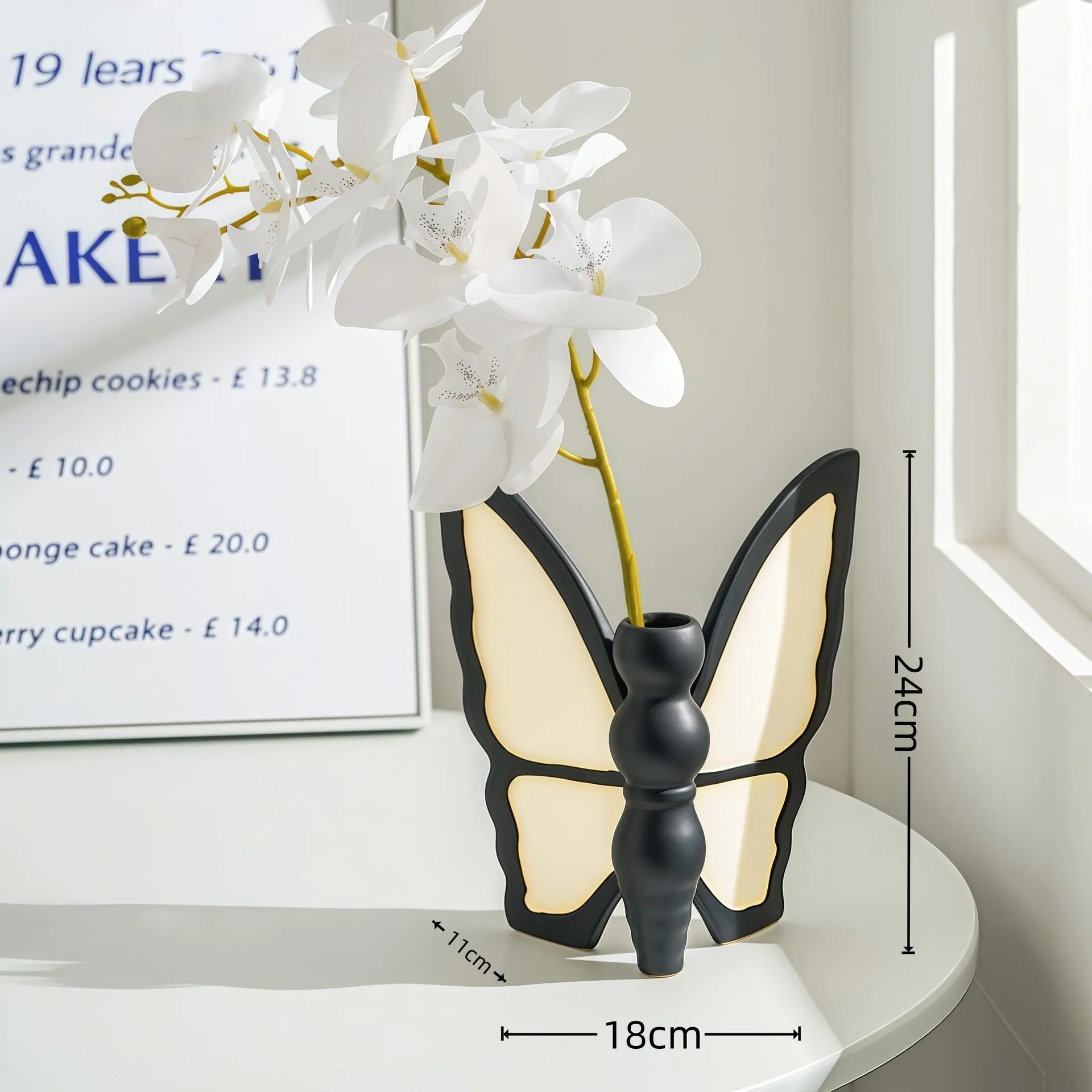 Ceramic butterfly vase and matching tissue box set with light luxury design for living rooms