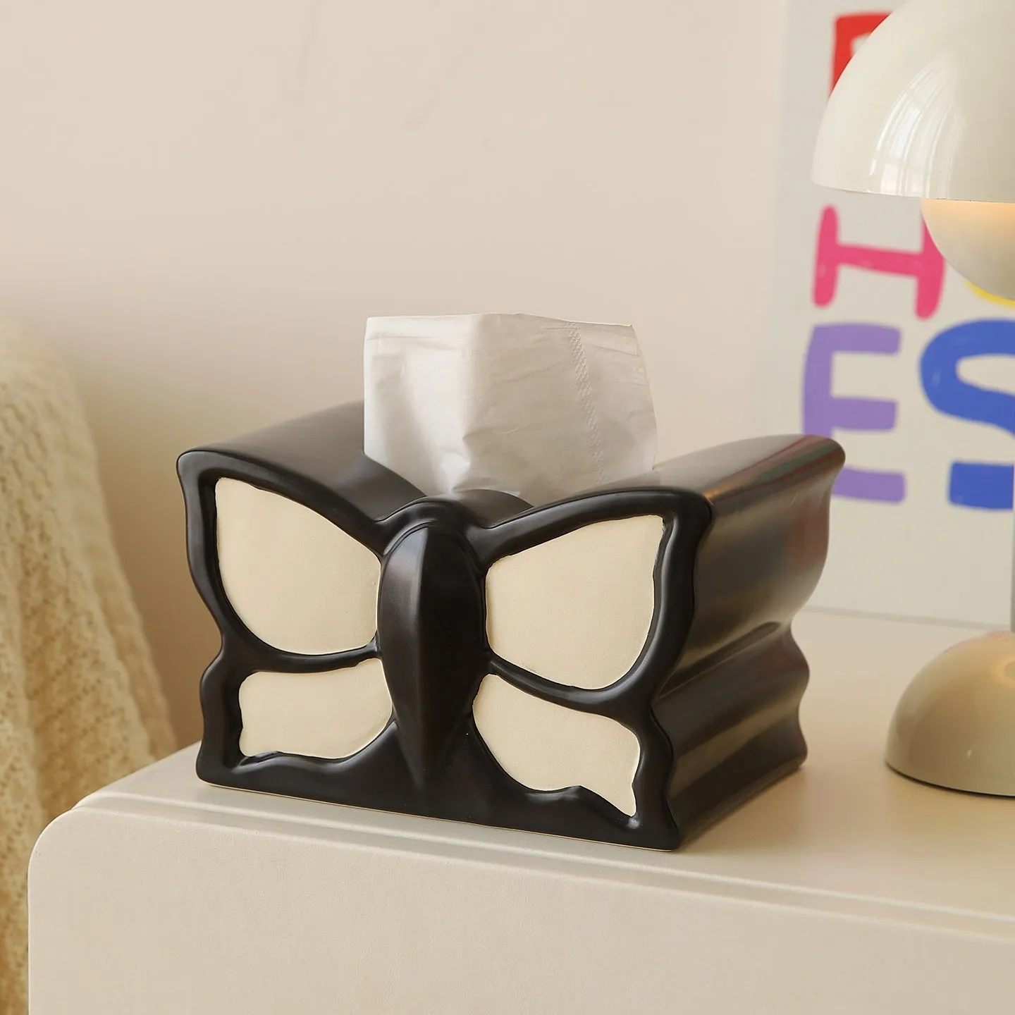 Ceramic butterfly vase and matching tissue box set with light luxury design for living rooms