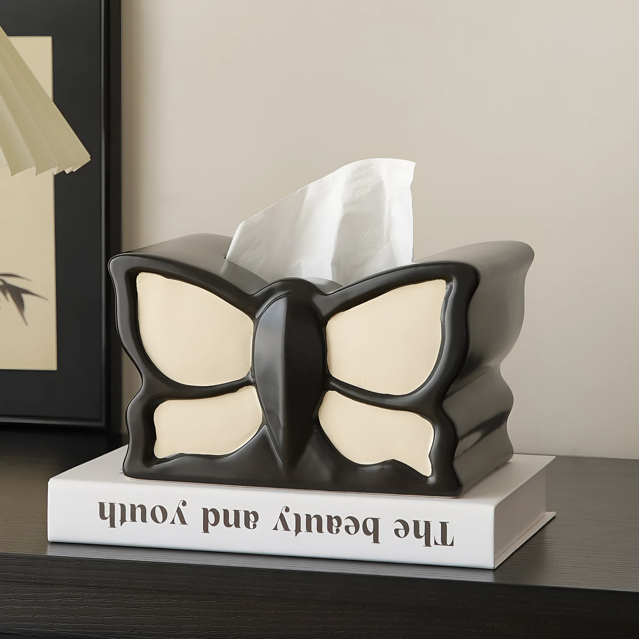 Ceramic butterfly vase and matching tissue box set with light luxury design for living rooms