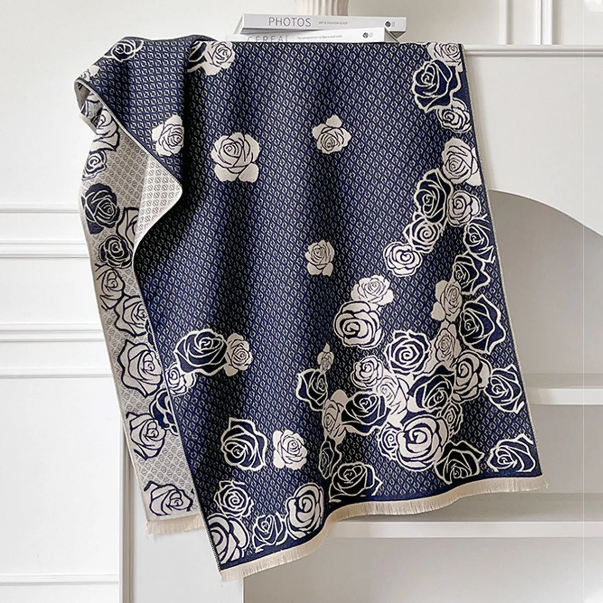 Thick warm winter scarf in imitation cashmere measuring 185x65cm with tassel detailing