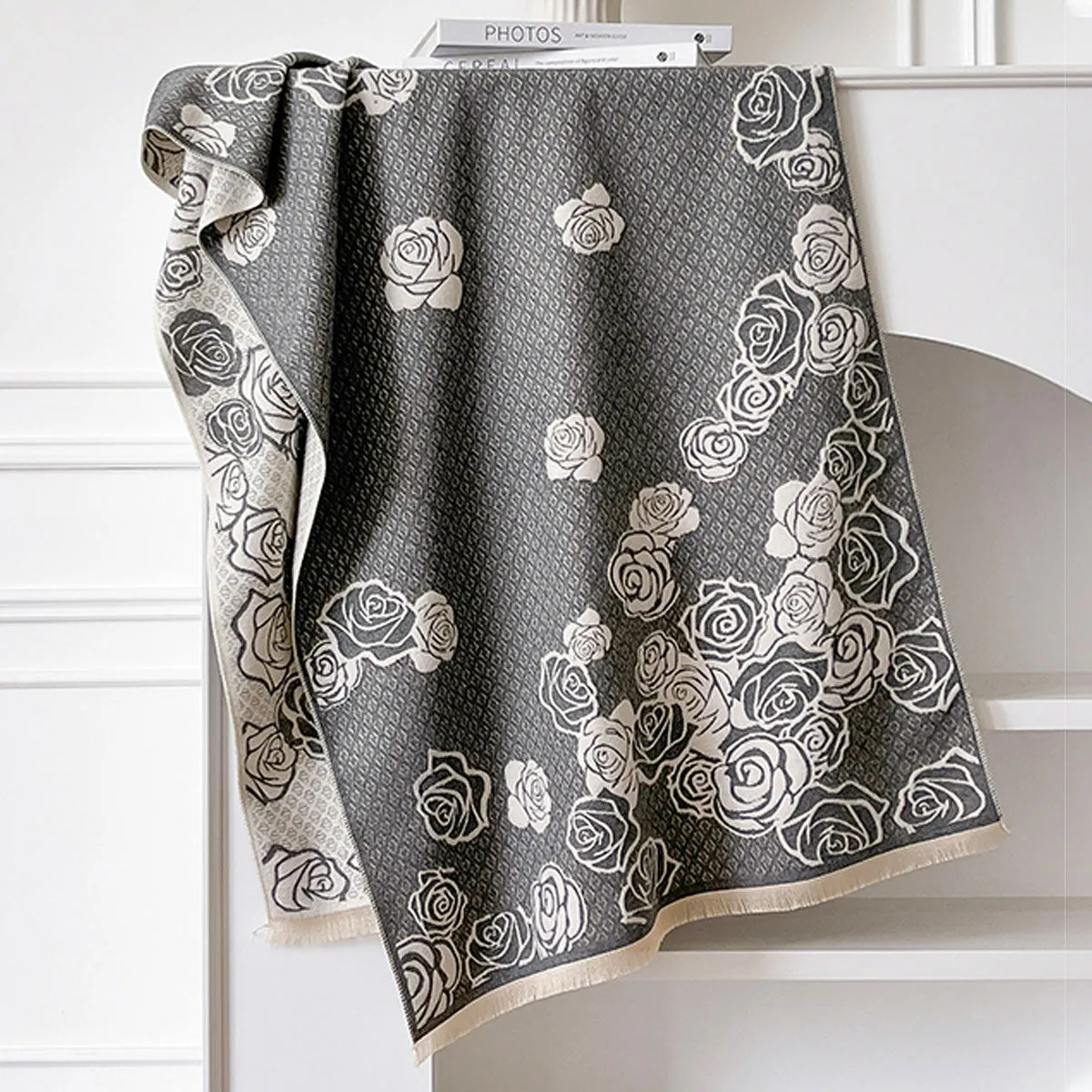Thick warm winter scarf in imitation cashmere measuring 185x65cm with tassel detailing