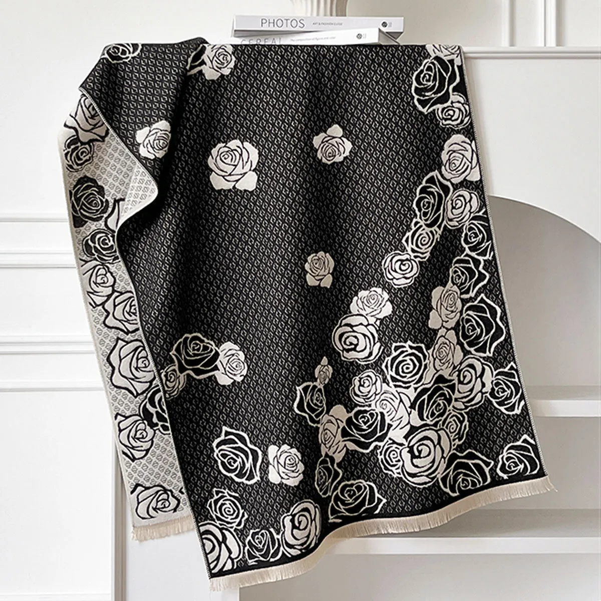 Thick warm winter scarf in imitation cashmere measuring 185x65cm with tassel detailing