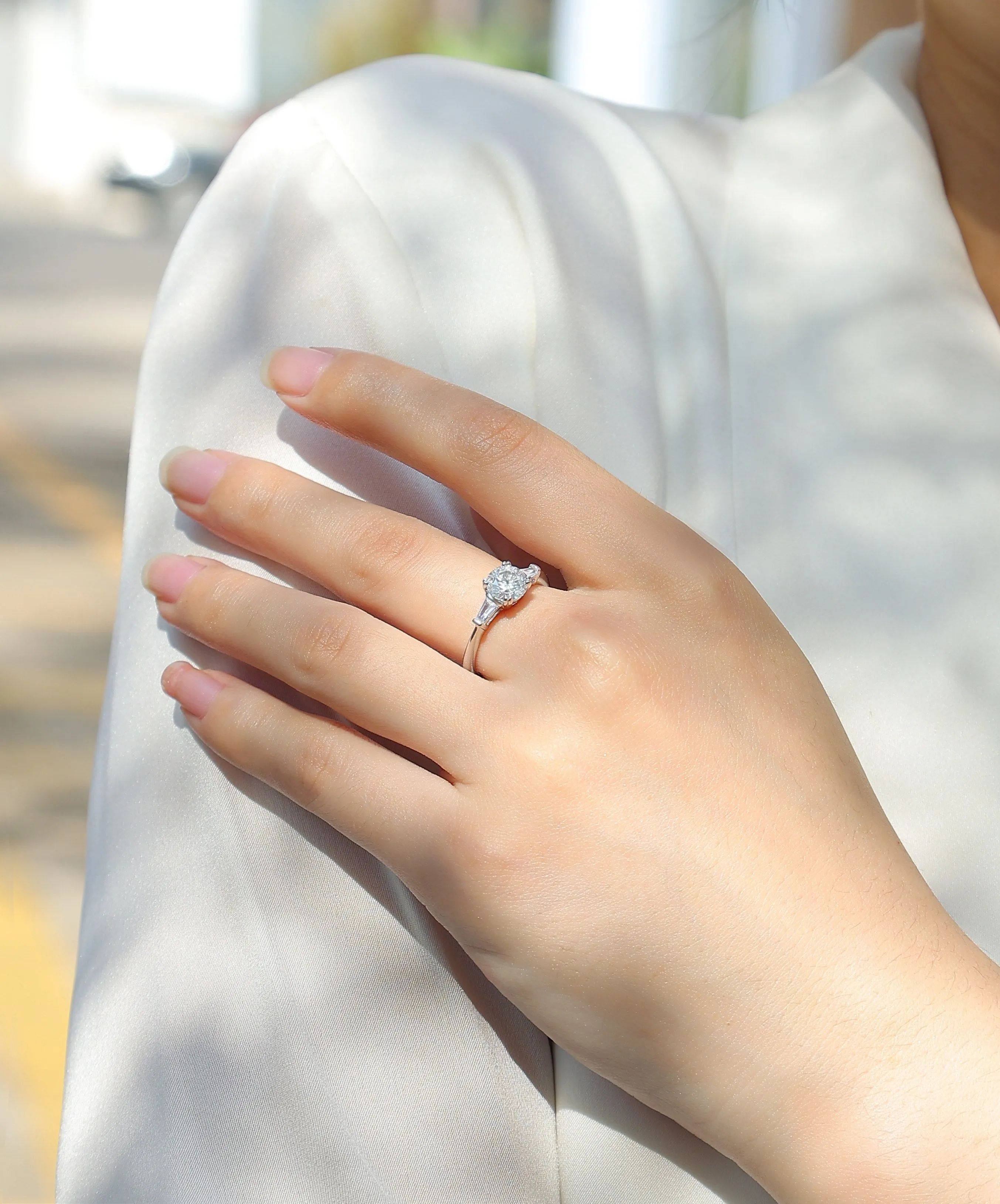 Moissanite wedding ring set 1 carat S925 silver platinum plated in yellow gold, rose gold, and platinum finishes