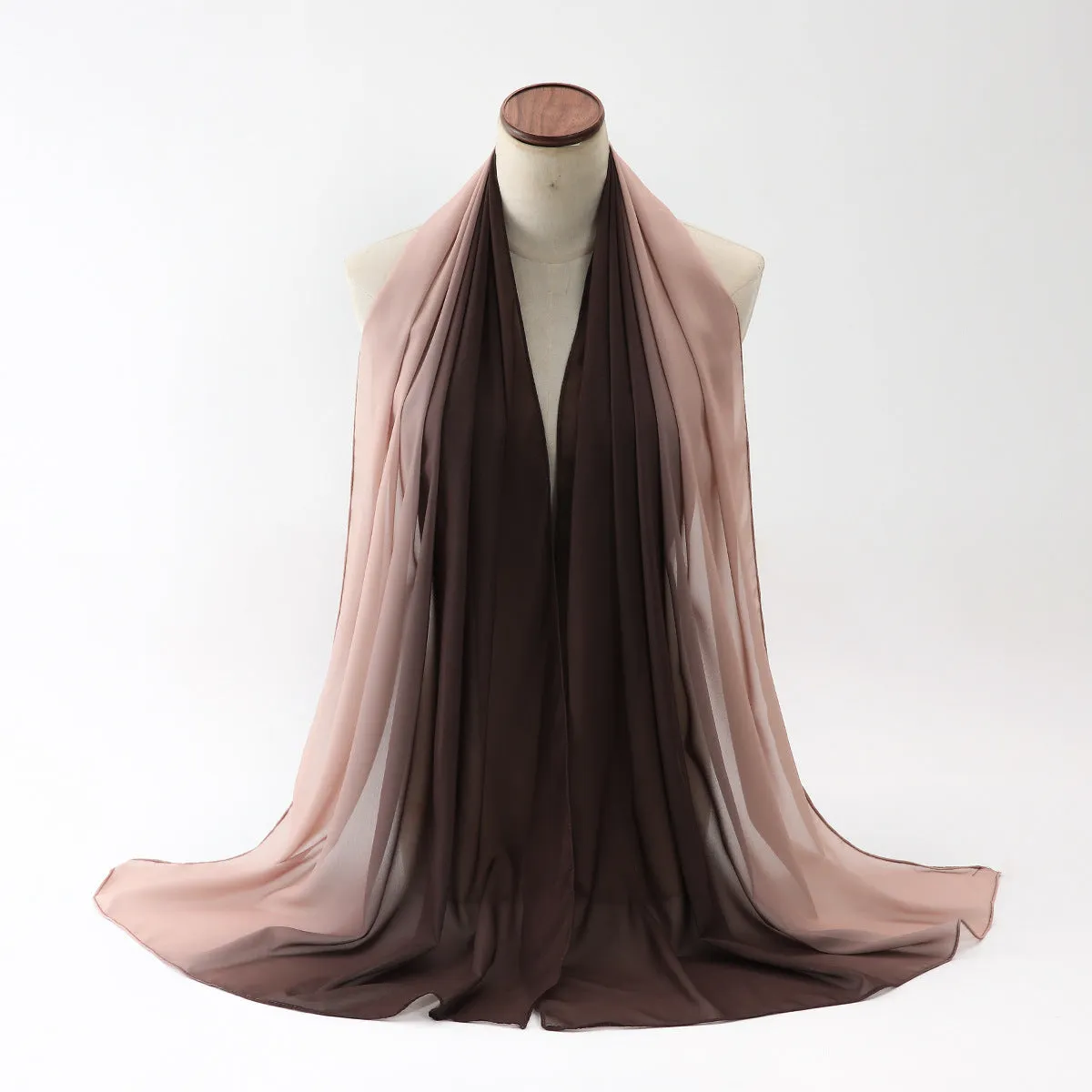 Long light blue polyester chiffon scarf with bubble towel texture draped展示.