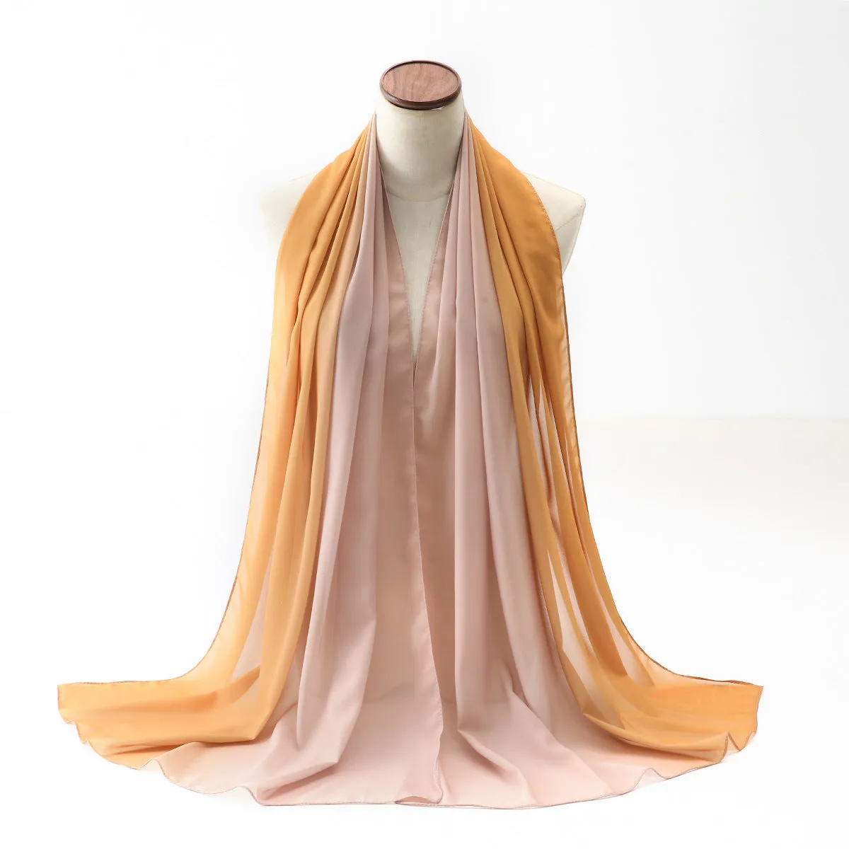 Long light blue polyester chiffon scarf with bubble towel texture draped展示.