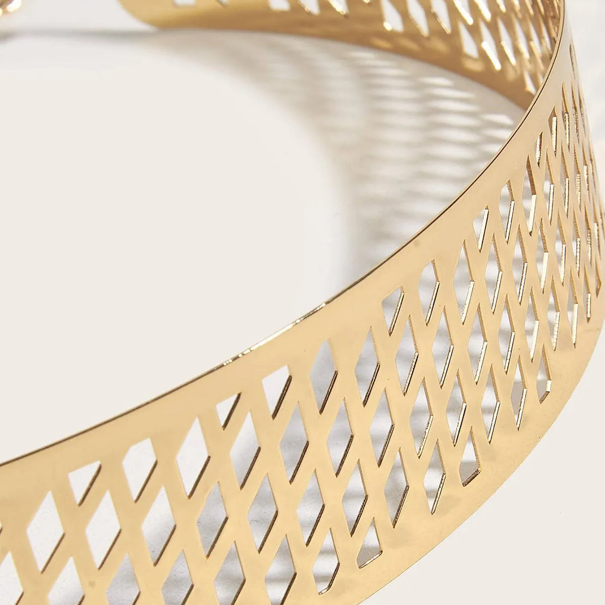 Golden thick waist belt with alloy buckle and iron ring detail, measuring 105cm long and 4.5cm wide.
