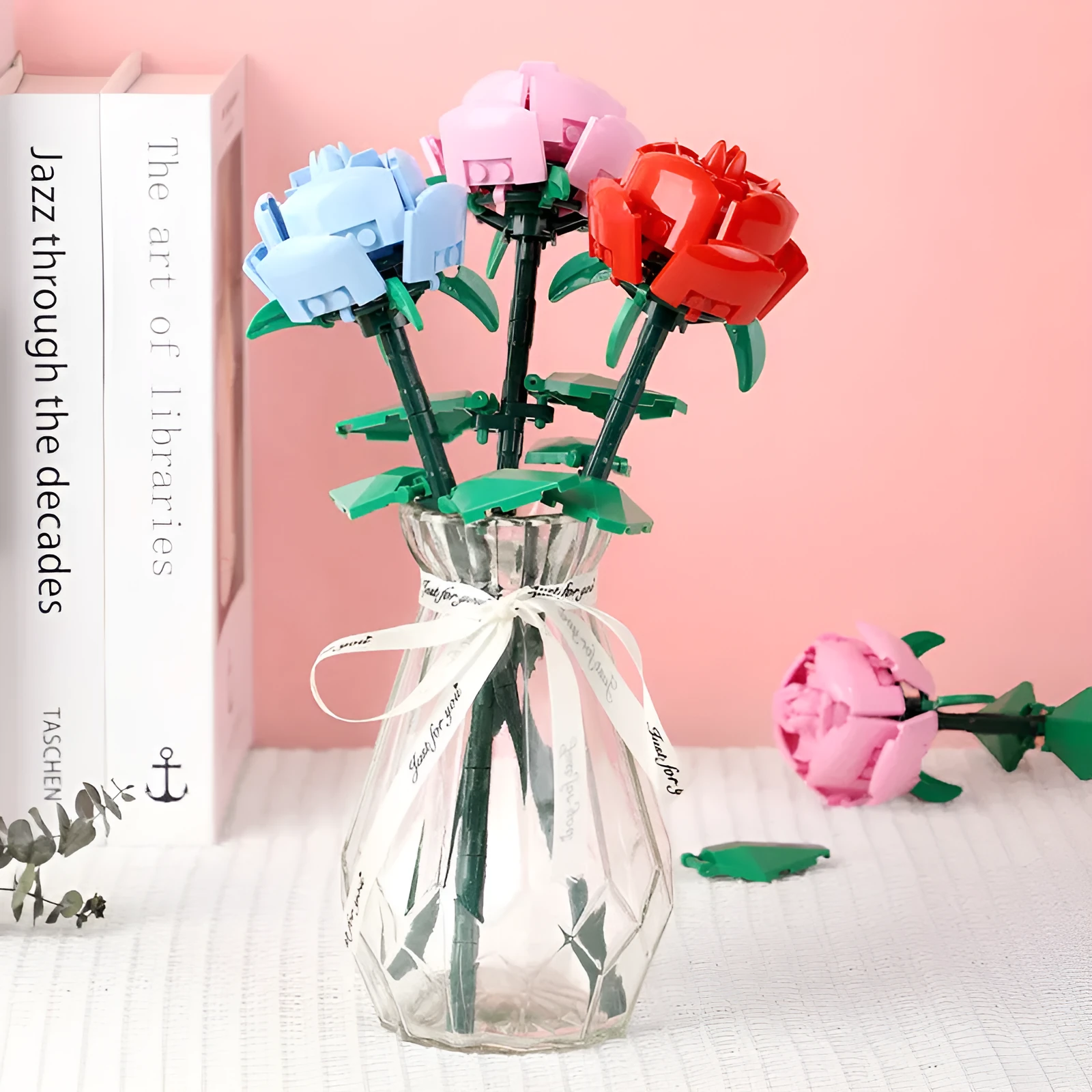 Educational toys rose building blocks set in blue, pink, and red small particle plastic pieces