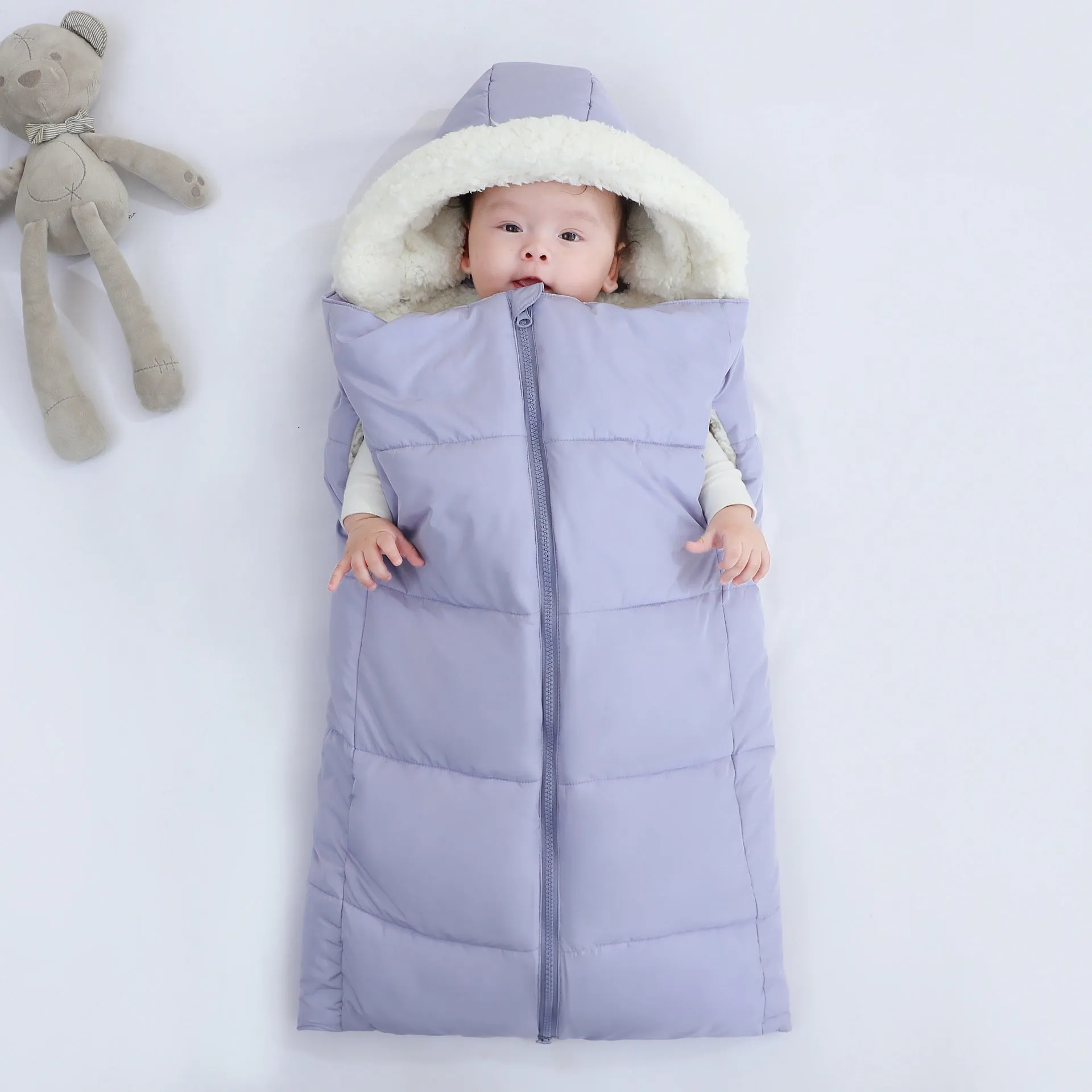 Baby sleeping bag in thickened fleece polyester, unfolded 70x90cm, available in four solid colours