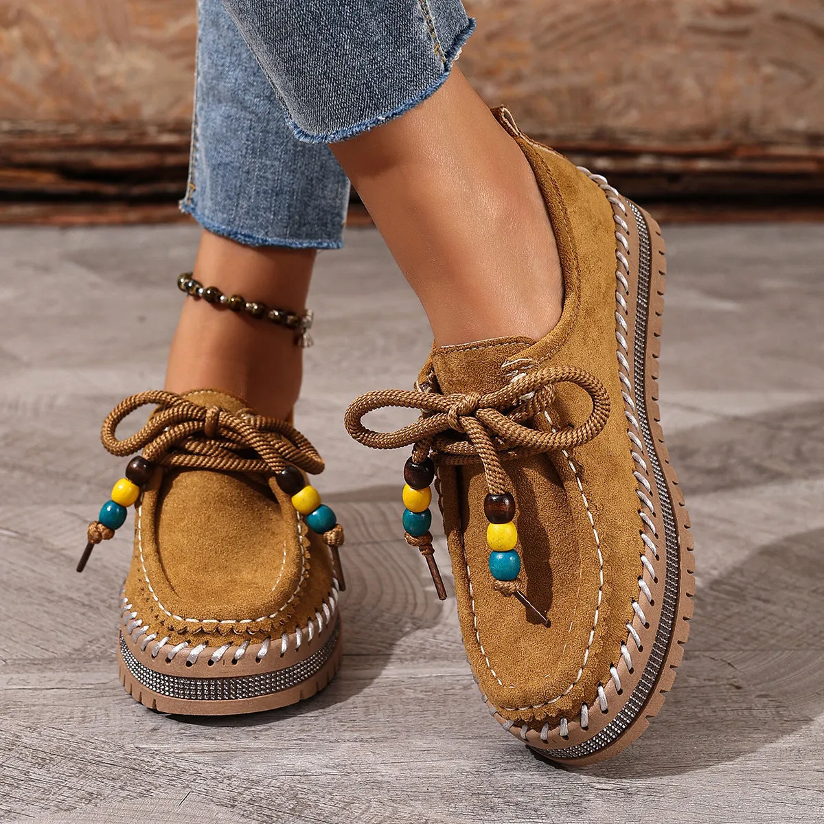 Retro full-covered thick-soled women's flats with suede upper and lace-up closure in beige