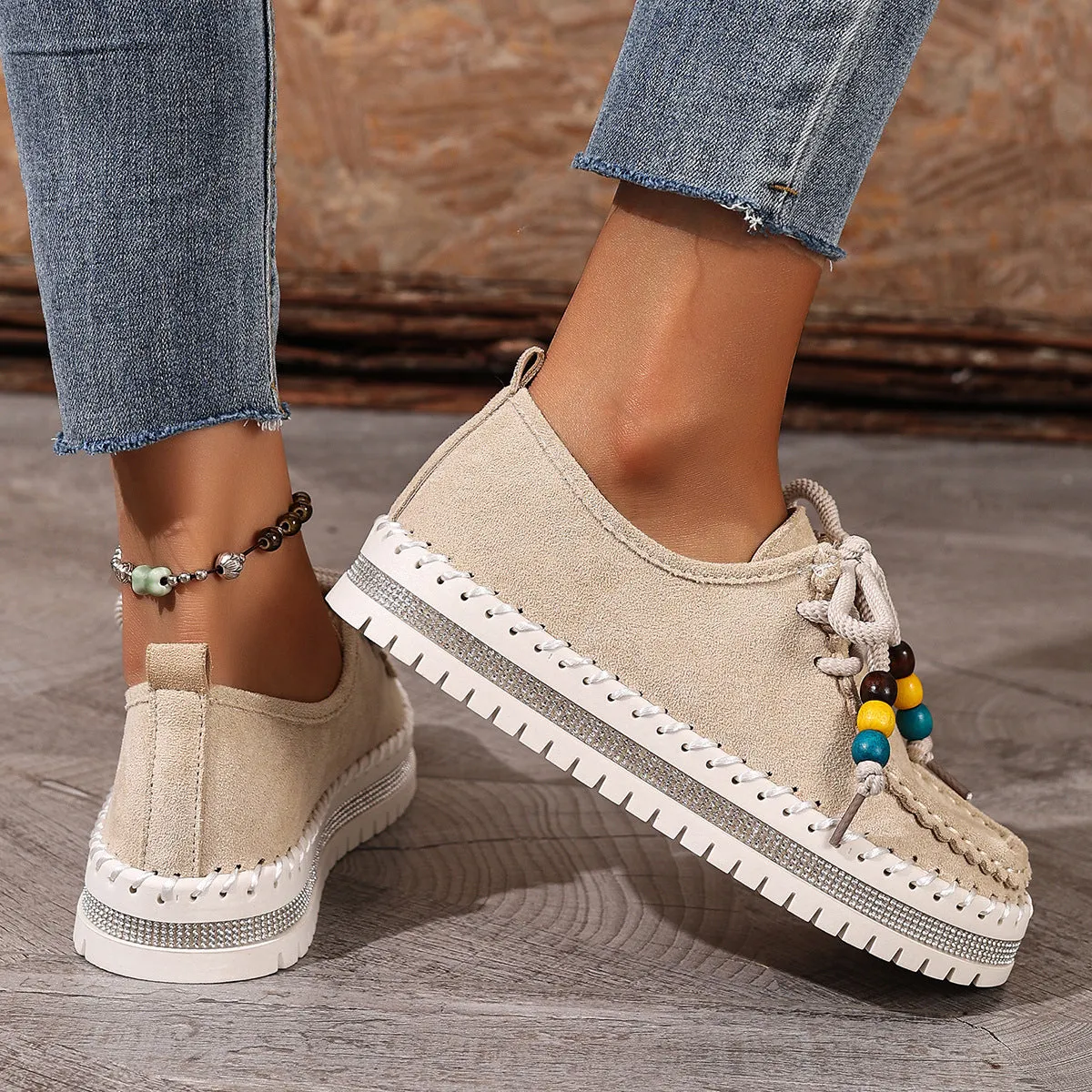Retro full-covered thick-soled women's flats with suede upper and lace-up closure in beige