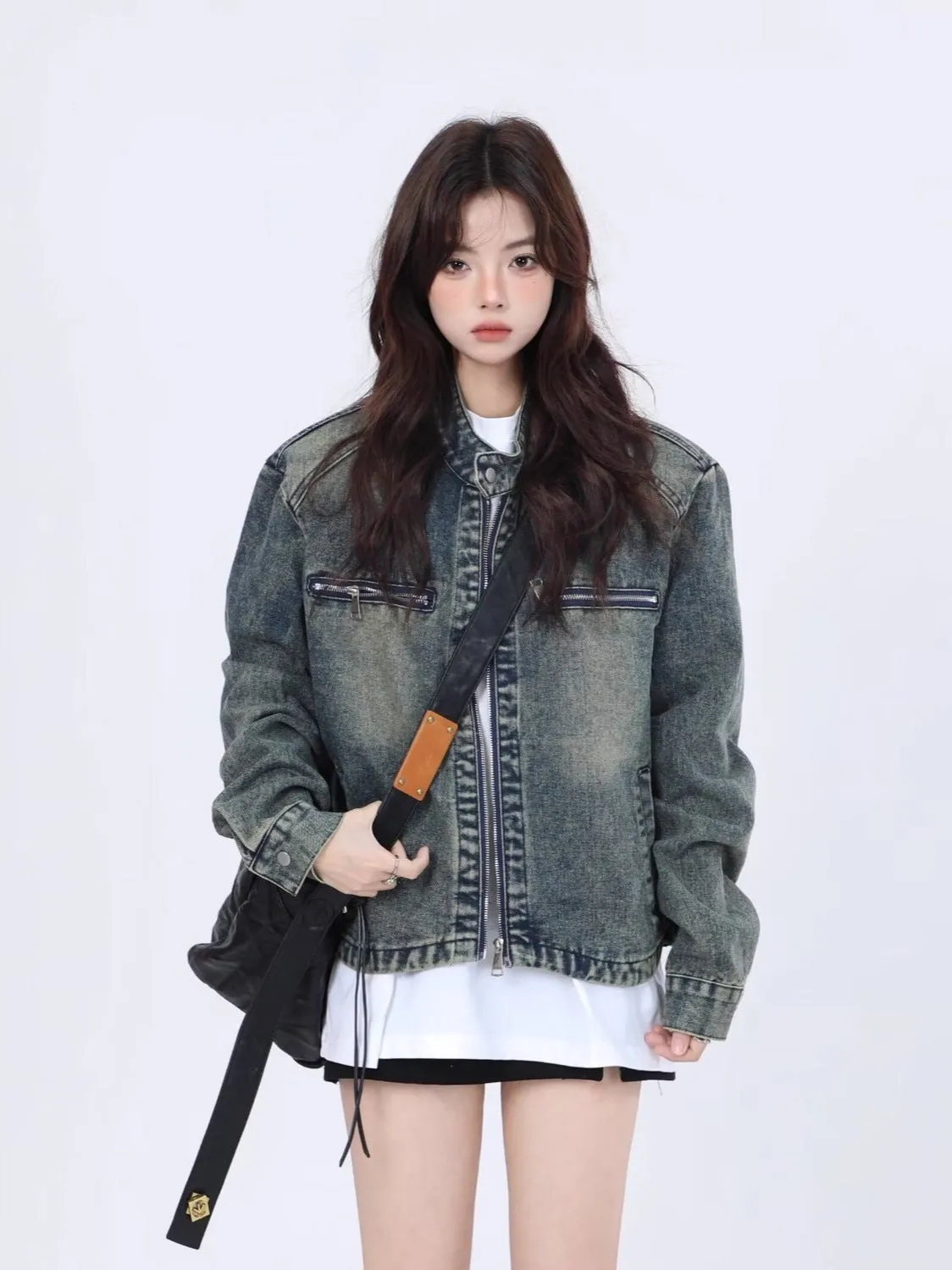 American Vintage distressed denim jacket for women, blue, long sleeves, cotton denim, front view