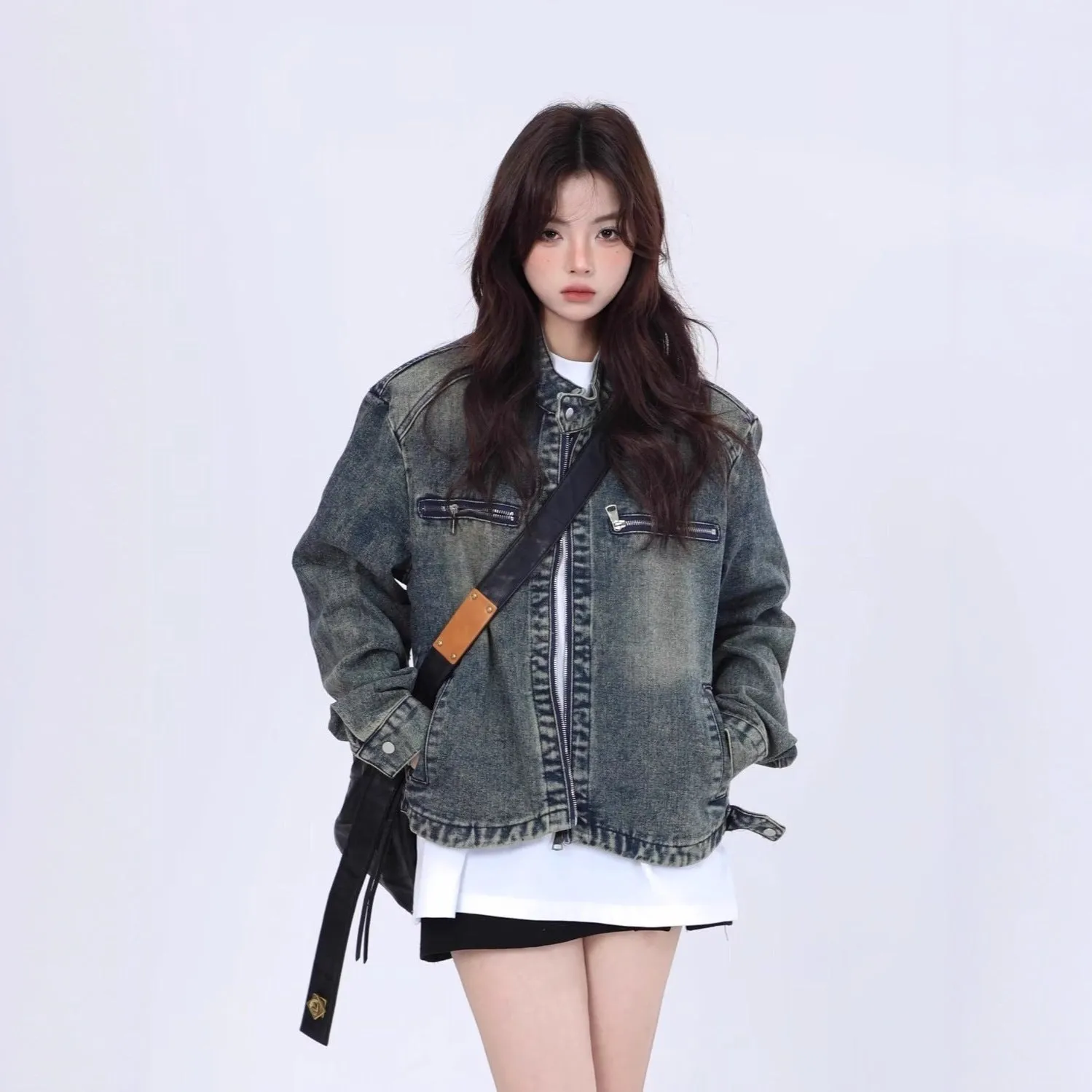 American Vintage distressed denim jacket for women, blue, long sleeves, cotton denim, front view