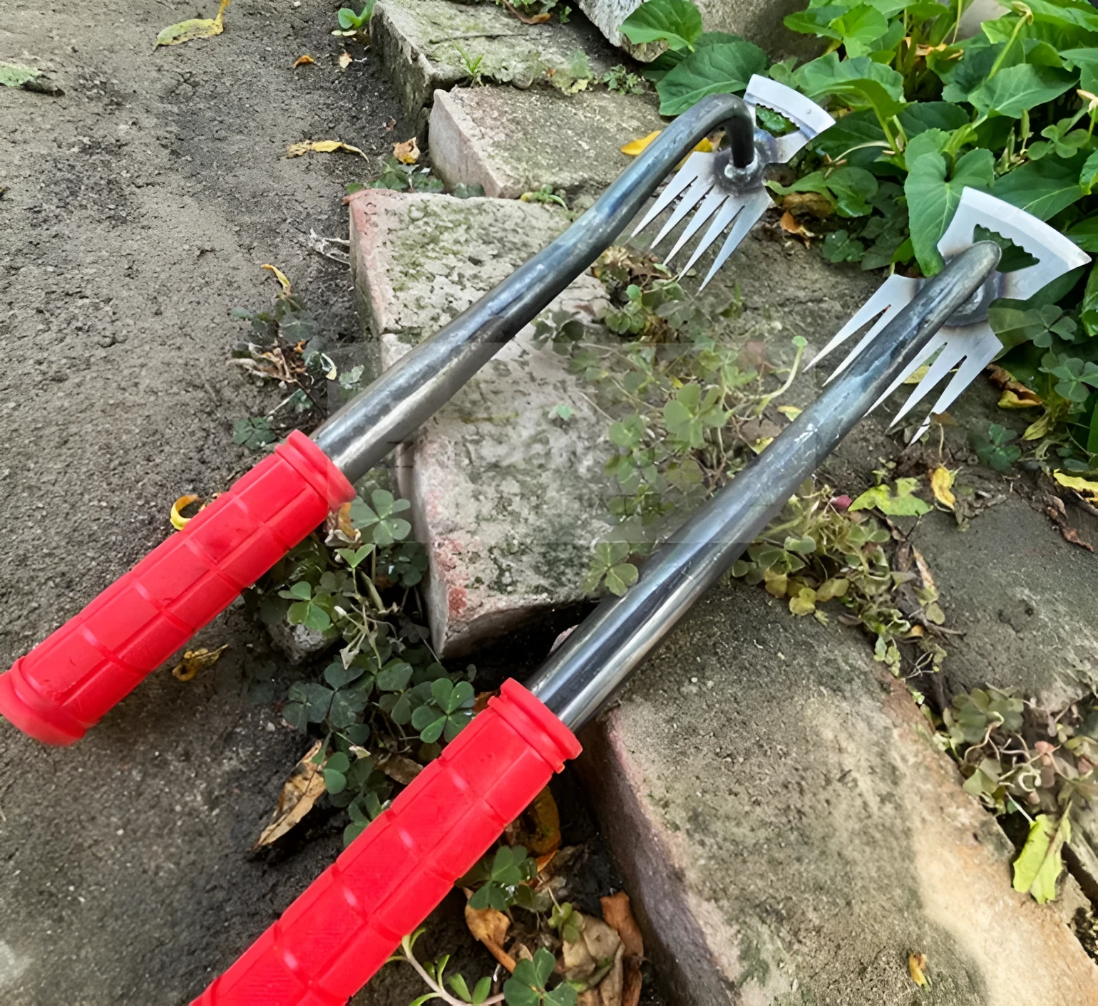 Multi-function dual-purpose gardening hoe rake tool with alloy steel construction