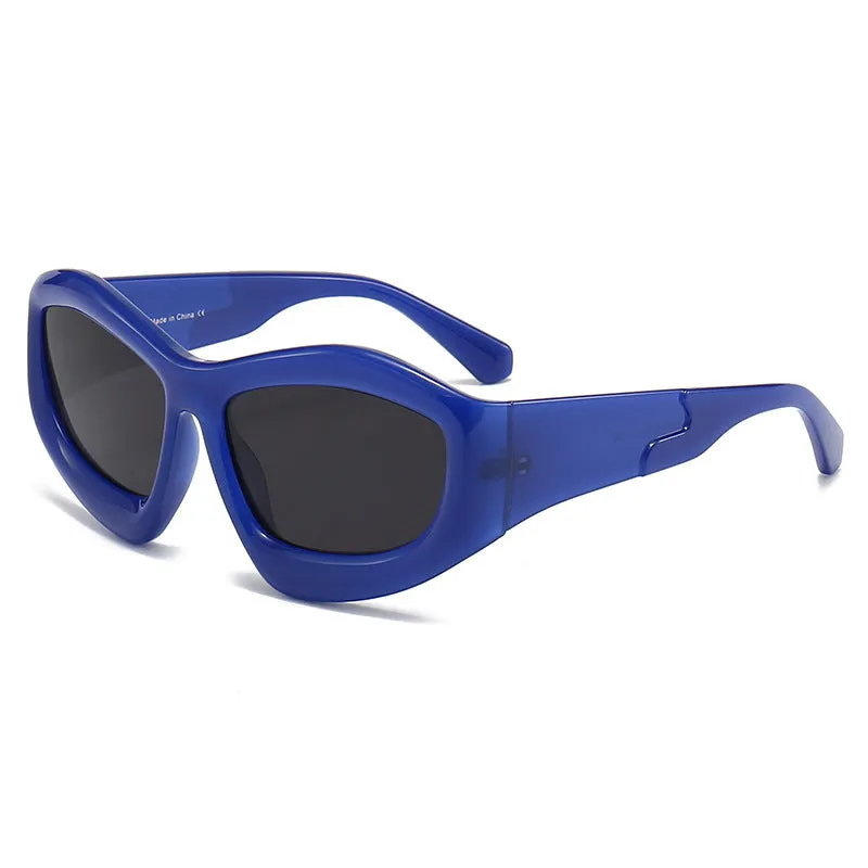 Concave bubble lens sunglasses for outdoor sports on a unisex model.