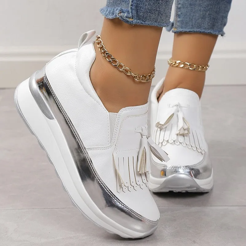 Women's black platform casual shoes with tassel decoration and wedge heel