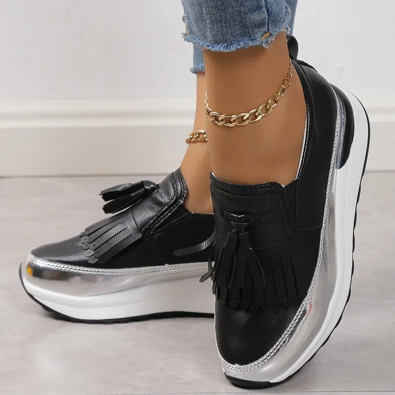 Women's black platform casual shoes with tassel decoration and wedge heel