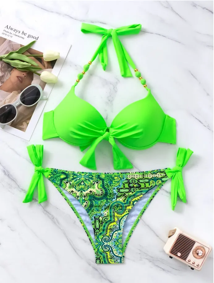Ladies' striped and solid colour polyester bikini swimsuit set on hanger