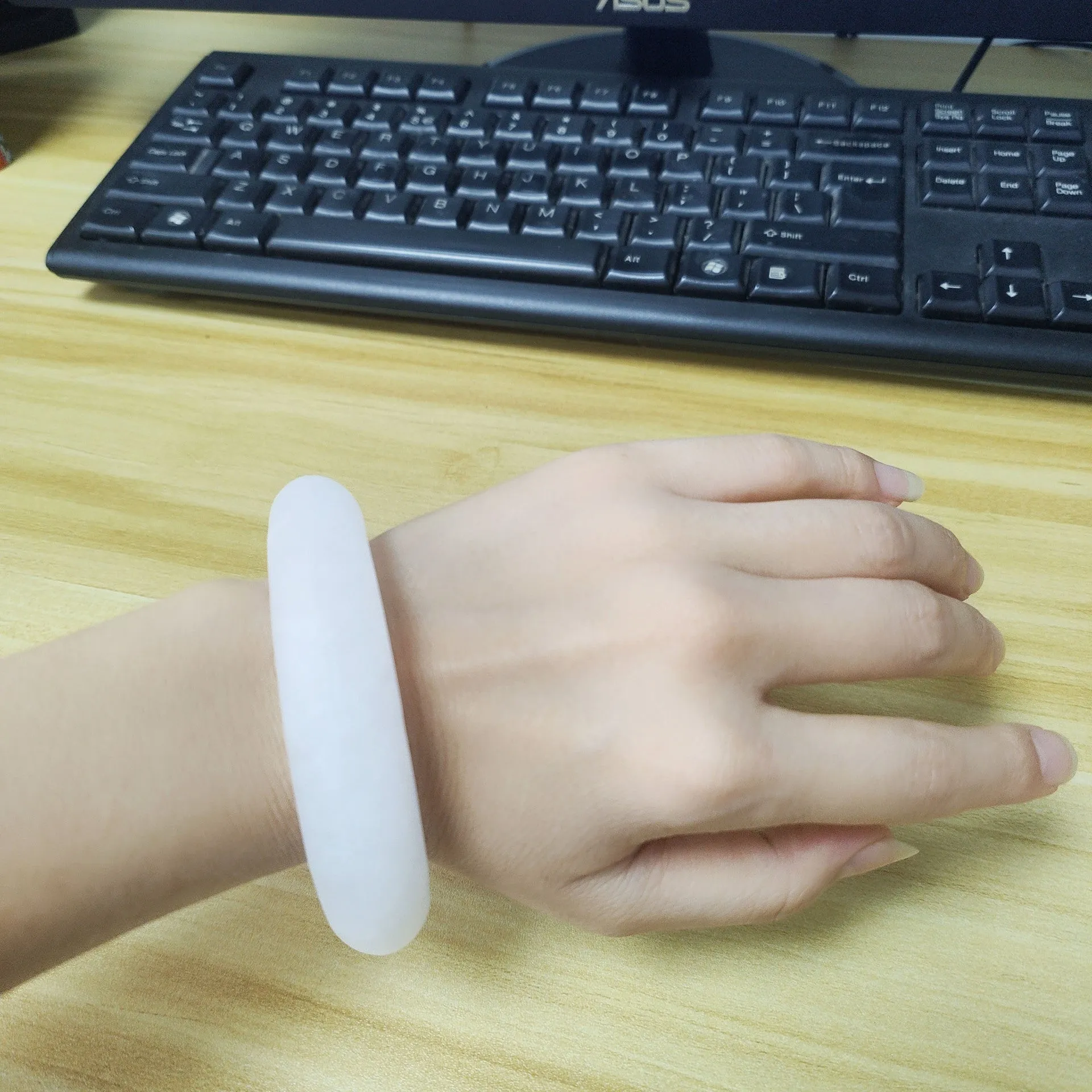 PVC cooling neck hanging ice ring for outdoor sports heatstroke prevention in blue colour