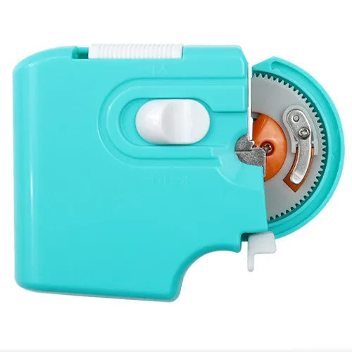 Electric fishing hook tier tool with automatic electronic mechanism in blue transparent colour